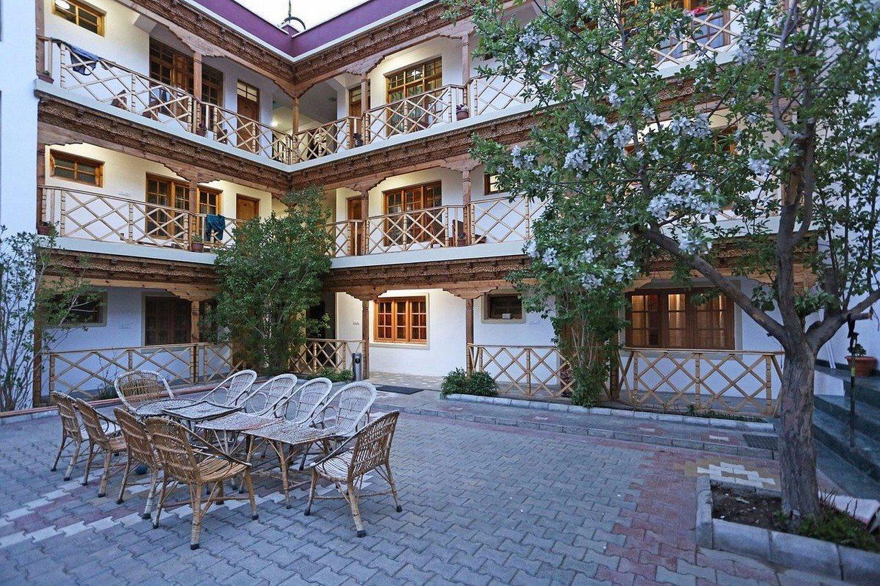 The Auspicious Hotel Leh Exteriör bild