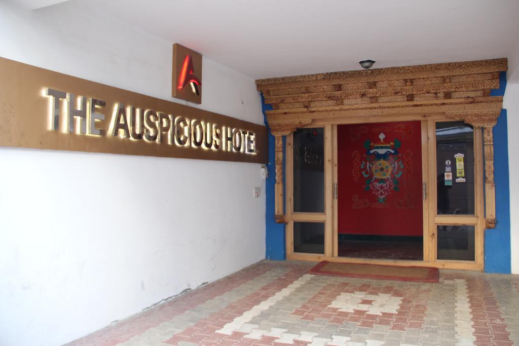 The Auspicious Hotel Leh Exteriör bild
