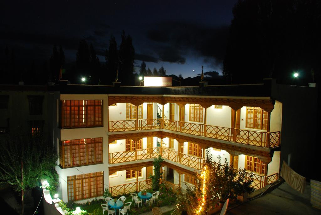 The Auspicious Hotel Leh Exteriör bild